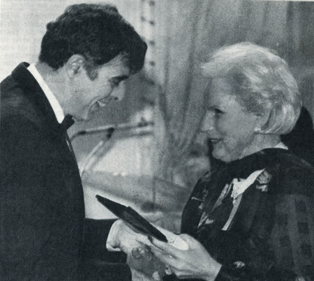 Neil Reynolds receives Michener Award from Governor General Jeanne Sauv&eacute;