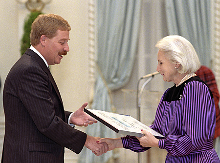 Bruce Penton receives Citation of Merit from Governor General Jeanne Sauv&eacute;. 