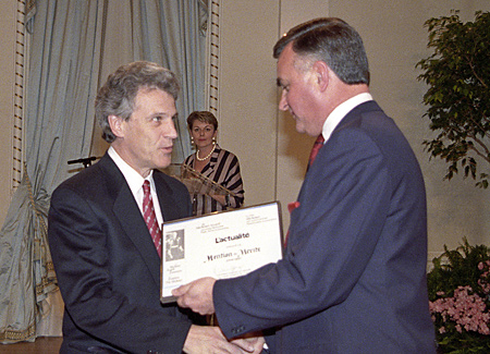 Jean Par&eacute; accepts 1991 Citation of Merit award from Governor General Ray Hnatyshyn.