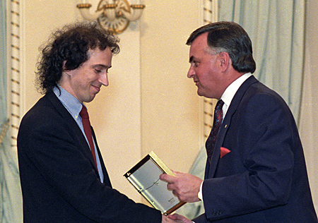 Christian Rioux accepts Fellowship from Governor General Ray Hnatyshyn.