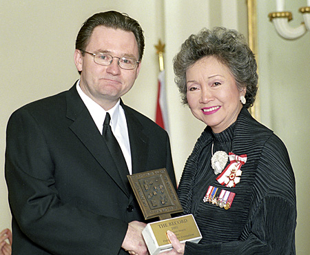 Her Excellency Adrienne Clarkson, Governor General of Canada, presents the 2001 Michener Award for Meritorious Public Service in Journalism to Kevin Crowley, representing the Kitchener-Waterloo Record.