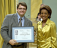 Jeff Rud, Victoria Times Colonist, receives Citation of Merit from Her Excellency Michaëlle Jean.