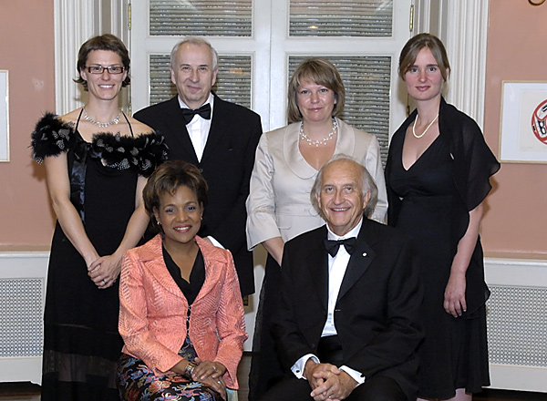 Their Excellencies Micha&euml;lle Jean and Jean-Daniel Lafond with the editorial staff of Le Devoir.