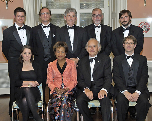 Her Excellency Micha&euml;lle Jean with the editorial staff of La Presse and the Globe and Mail.