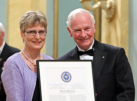 Laura Eggertson accepts the 2012 Michener-Deacon Fellowship for Investigative Journalism from Governor General David Johnston.