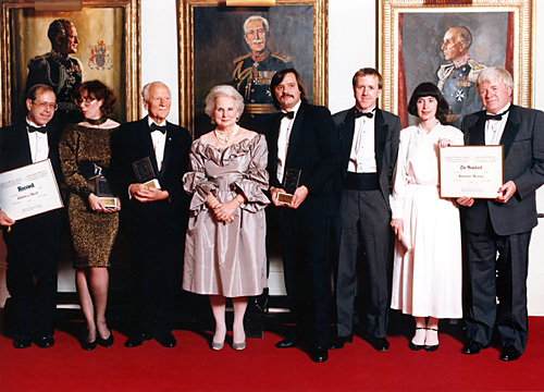 Left to Right: Jim Romahn, reporter Kitchener-Waterloo Record; Olivia Ward, reporter Toronto Star; former governor general Roland Michener; Governor General Jean Sauv&eacute;; Victor Malarek, reporter, the Globe and Mail; Bob Beaty and Kaye Dunn, Calgary Herald reporters; Murray Thomson, managing editor.