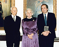 (L-R): Former Governor General Roland Michener, Her Excellency Jeanne Sauv&eacute;, Governor General of Canada; reporter Paul Palango.