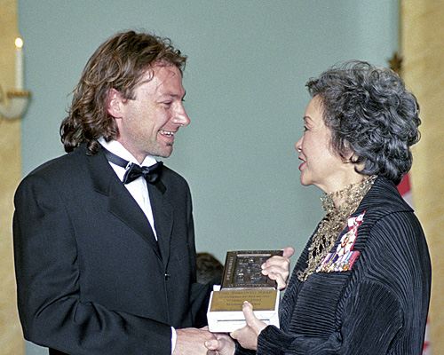 Her Excellency Adrienne Clarkson, Governor General of Canada, presents the 2002 Michener Award for Meritorious Public Service in Journalism to Jim Rankin, representing The Toronto Star.