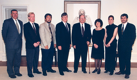 Left to Right: James Travers, Toronto Star; David Rodenhiser, Halifax Daily News; François Roy, managing editor, LeDroit; Philip McLeod, editor-in-chief, London Free Press ; Chief Justice Antonio Lamer; Renée Pellerin, CBC-TV; Kim Lunman, Calgary Herald; Jean-Pierre Rogel, SRC.