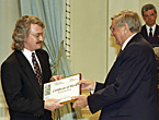 Murdoch Davis accepts Citation of Merit from Governor General Rom&eacute;o LeBlanc.