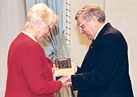  Shirley Stocker accepts the 1994 Michener Award from Governor General Rom&eacute;o LeBlanc.